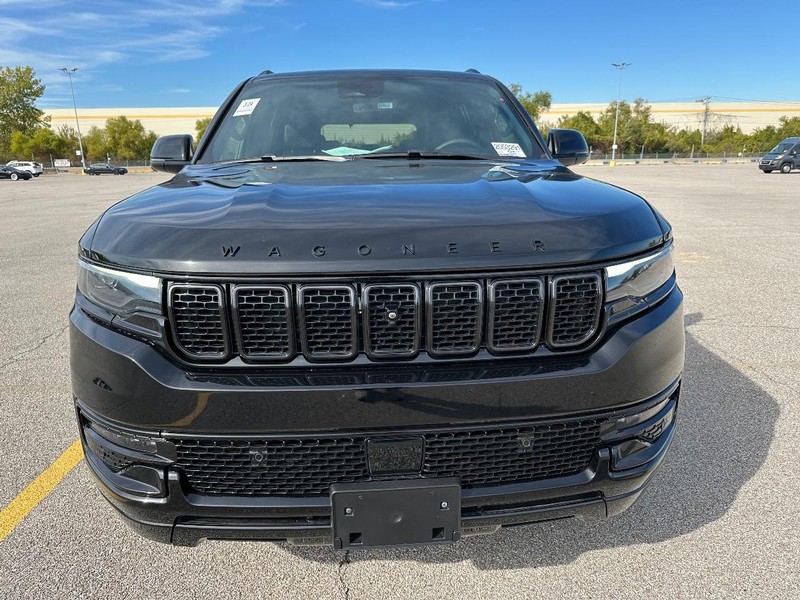 Jeep Wagoneer Vehicle Full-screen Gallery Image 6