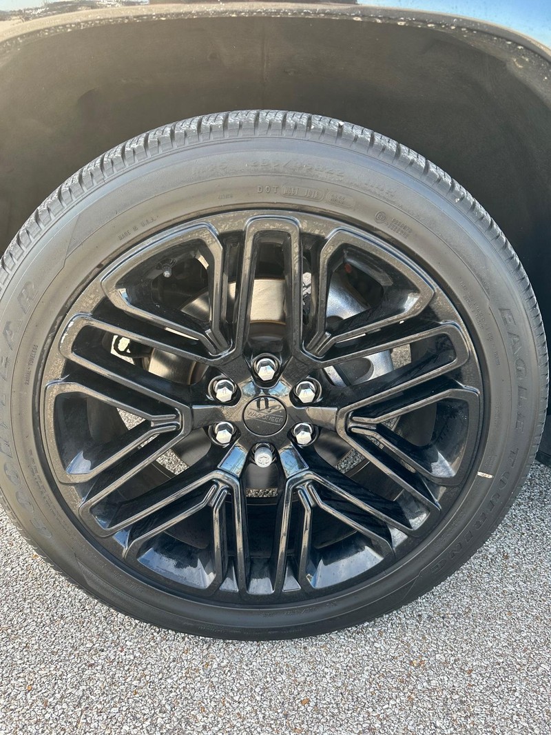 Jeep Wagoneer Vehicle Full-screen Gallery Image 10