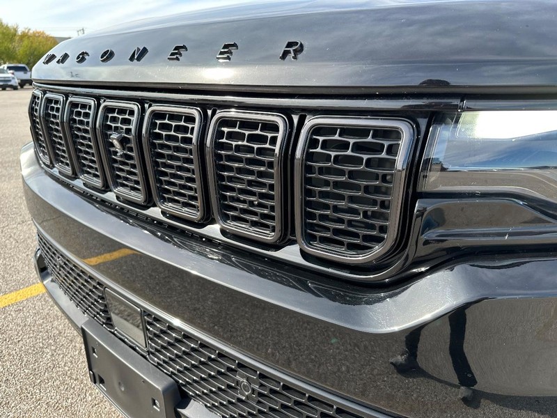 Jeep Wagoneer Vehicle Full-screen Gallery Image 11