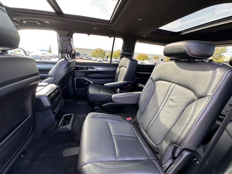 Jeep Wagoneer Vehicle Full-screen Gallery Image 14