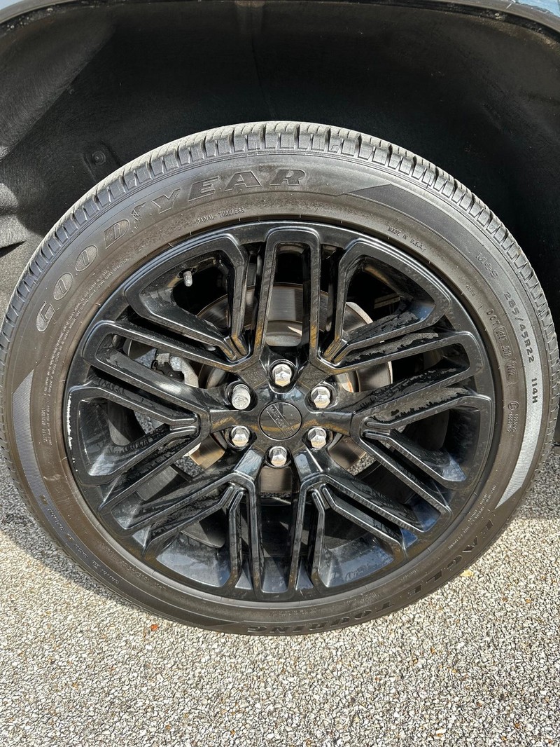 Jeep Wagoneer Vehicle Full-screen Gallery Image 15