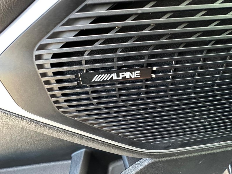 Jeep Wagoneer Vehicle Full-screen Gallery Image 16