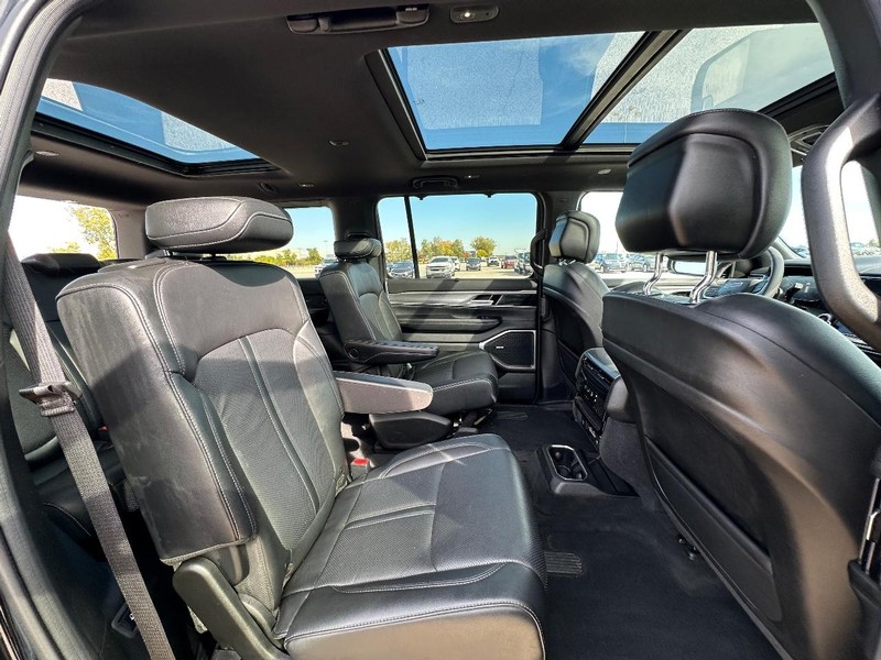 Jeep Wagoneer Vehicle Full-screen Gallery Image 18