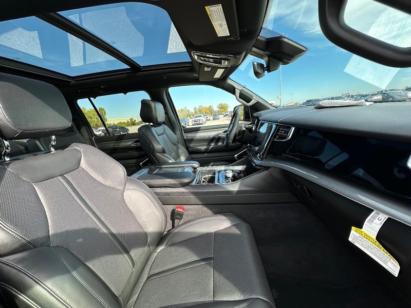 Jeep Wagoneer Vehicle Full-screen Gallery Image 19