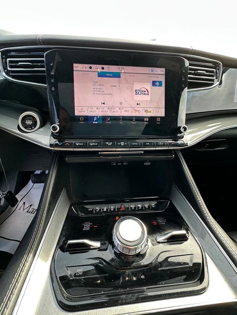 Jeep Wagoneer Vehicle Full-screen Gallery Image 22