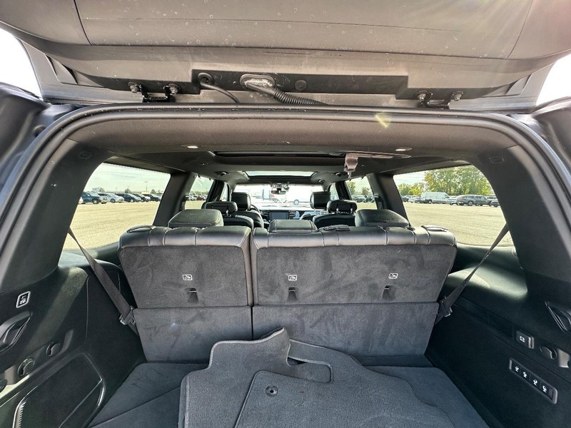 Jeep Wagoneer Vehicle Full-screen Gallery Image 23