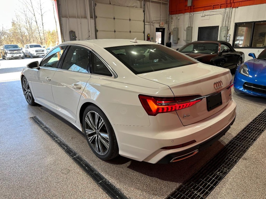 Audi A6 Vehicle Full-screen Gallery Image 3