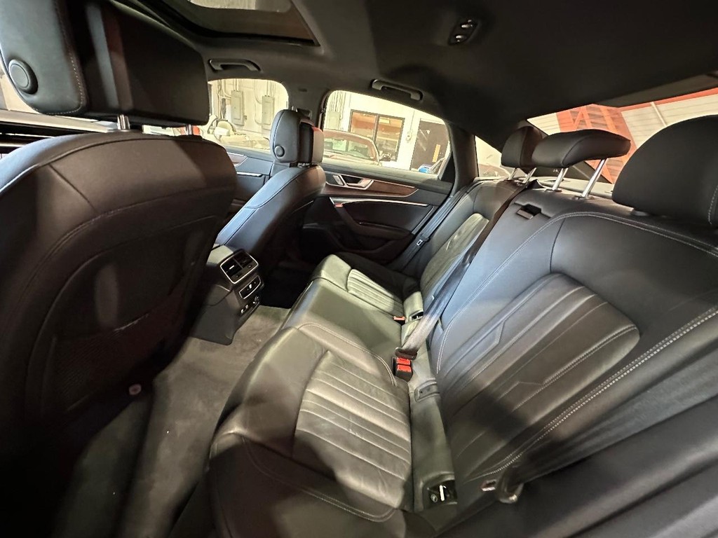 Audi A6 Vehicle Full-screen Gallery Image 9