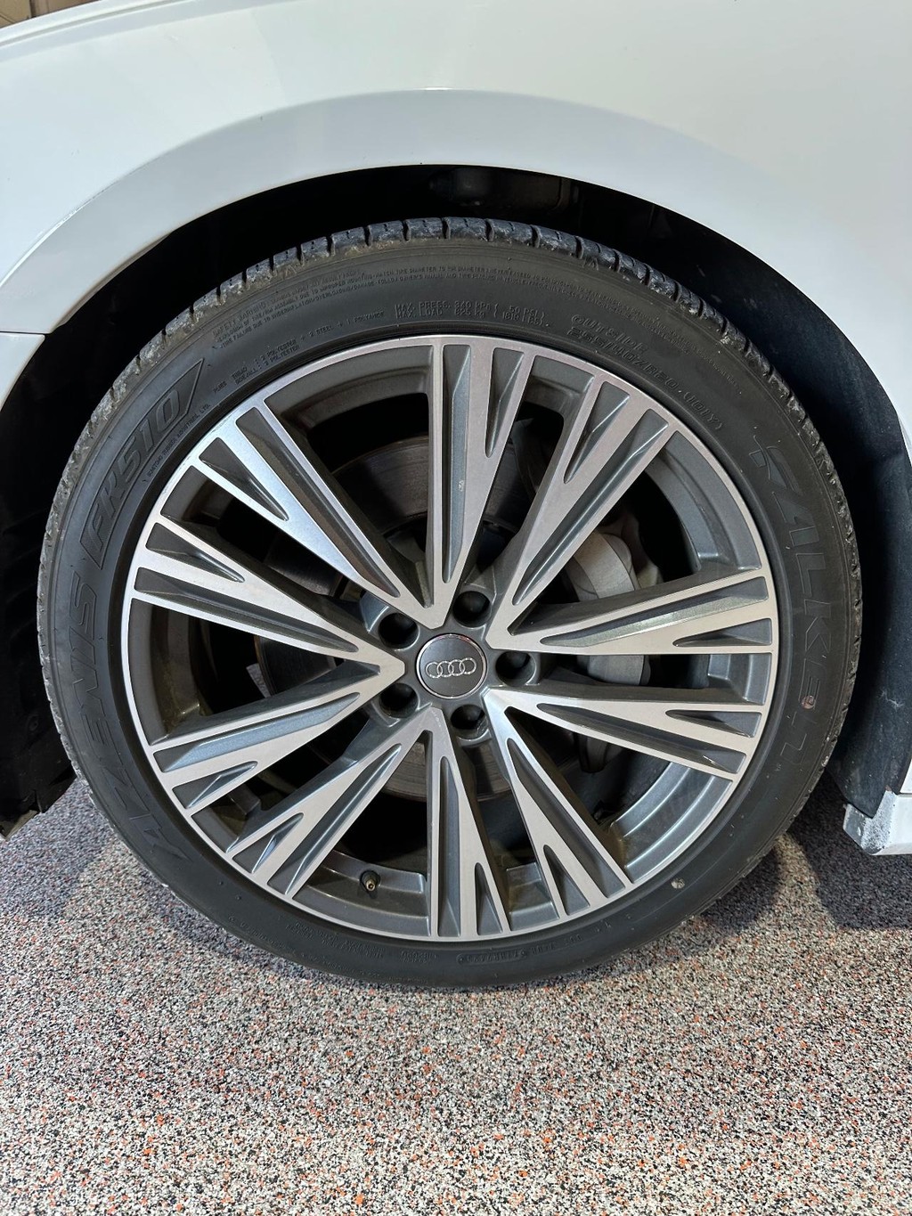 Audi A6 Vehicle Full-screen Gallery Image 11