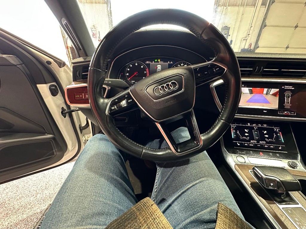 Audi A6 Vehicle Full-screen Gallery Image 23