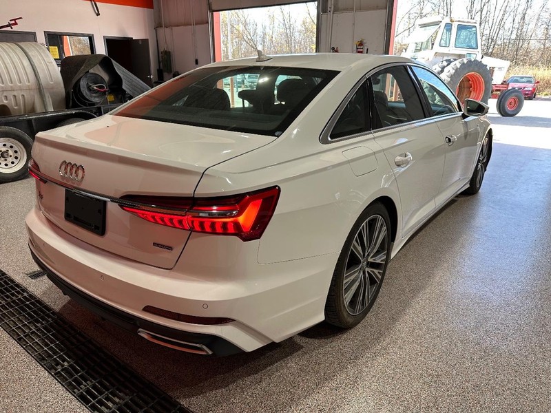 Audi A6 Vehicle Full-screen Gallery Image 05