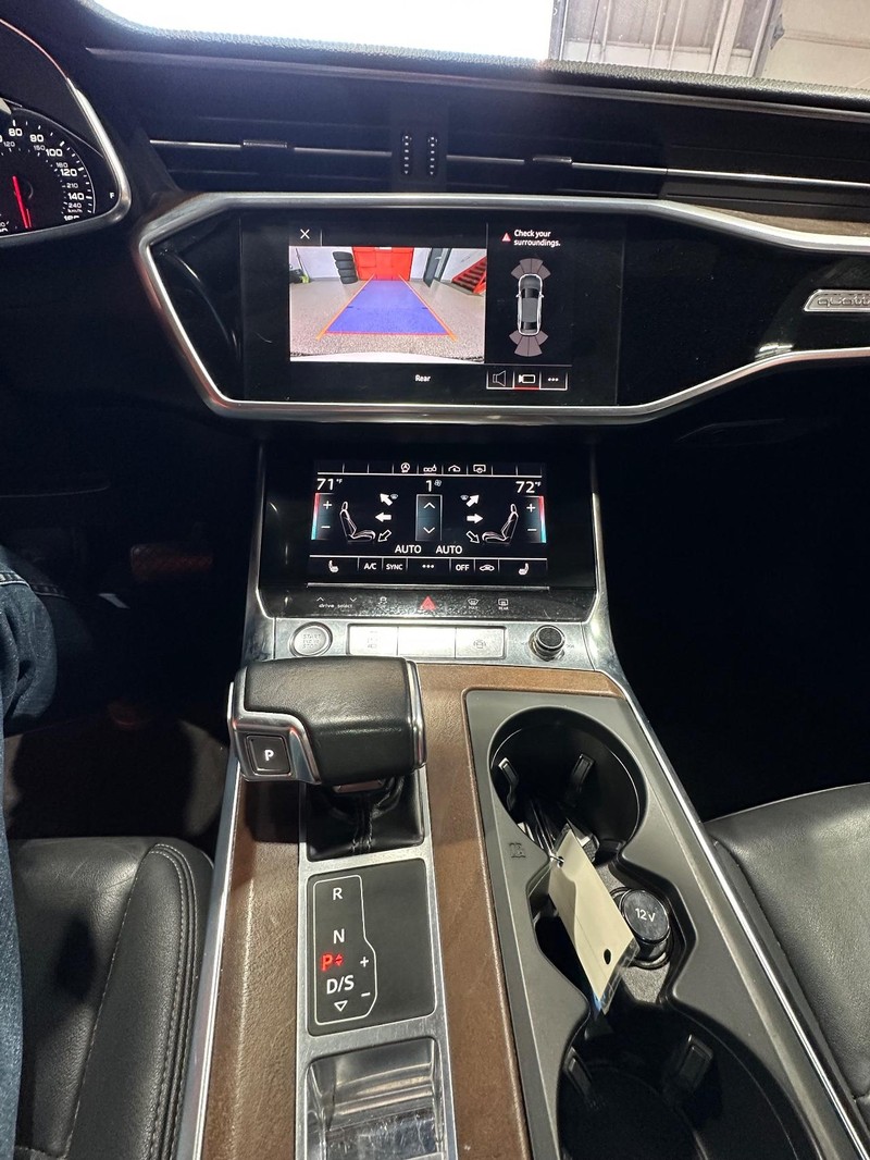 Audi A6 Vehicle Full-screen Gallery Image 15