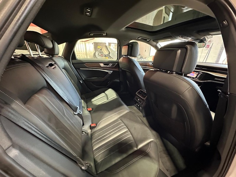 Audi A6 Vehicle Full-screen Gallery Image 16