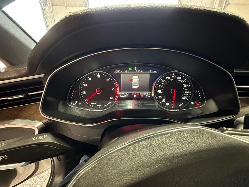 Audi A6 Vehicle Full-screen Gallery Image 18