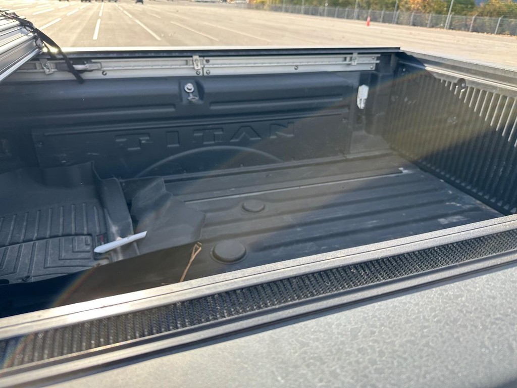 Nissan Titan XD Vehicle Full-screen Gallery Image 13