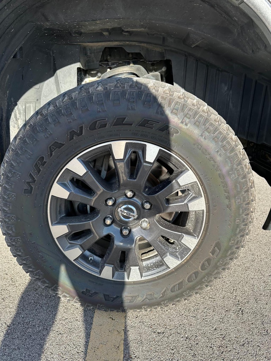 Nissan Titan XD Vehicle Full-screen Gallery Image 15