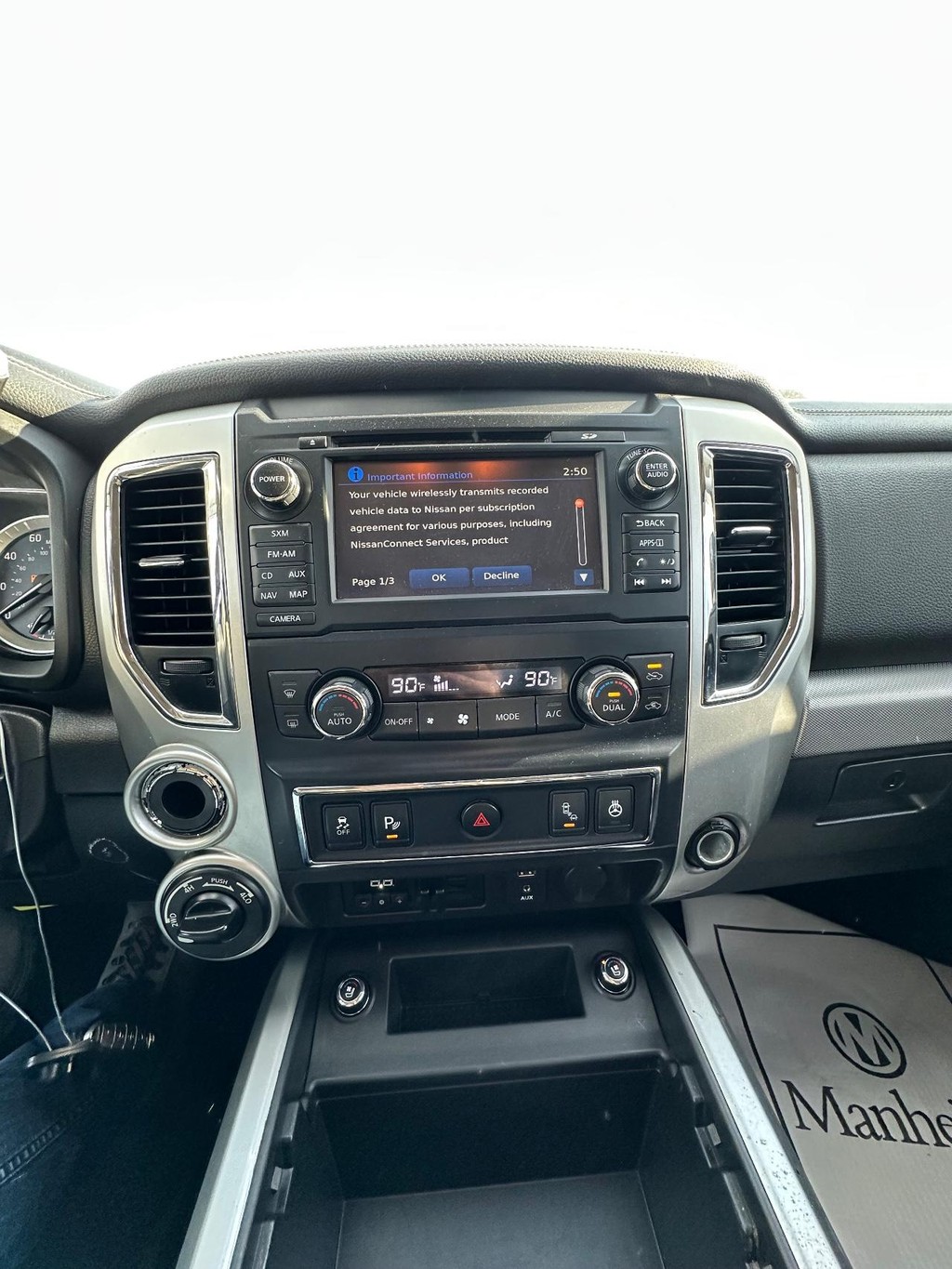 Nissan Titan XD Vehicle Full-screen Gallery Image 20