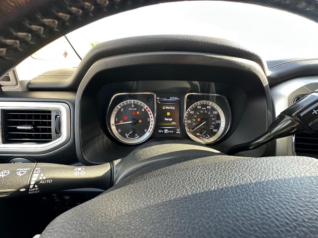 Nissan Titan XD Vehicle Full-screen Gallery Image 22