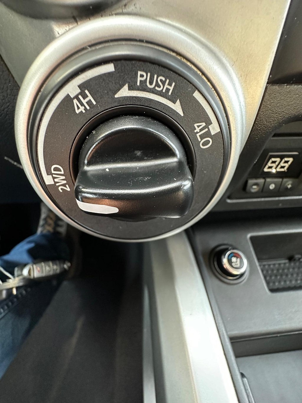 Nissan Titan XD Vehicle Full-screen Gallery Image 25