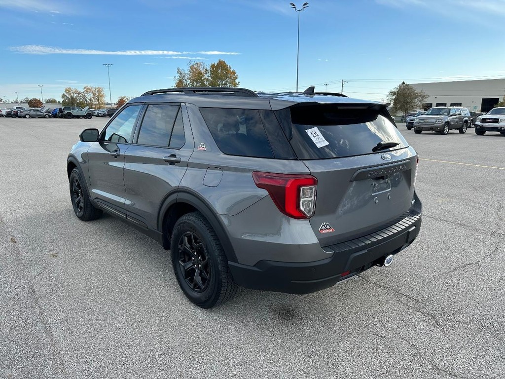 Ford Explorer Vehicle Full-screen Gallery Image 5