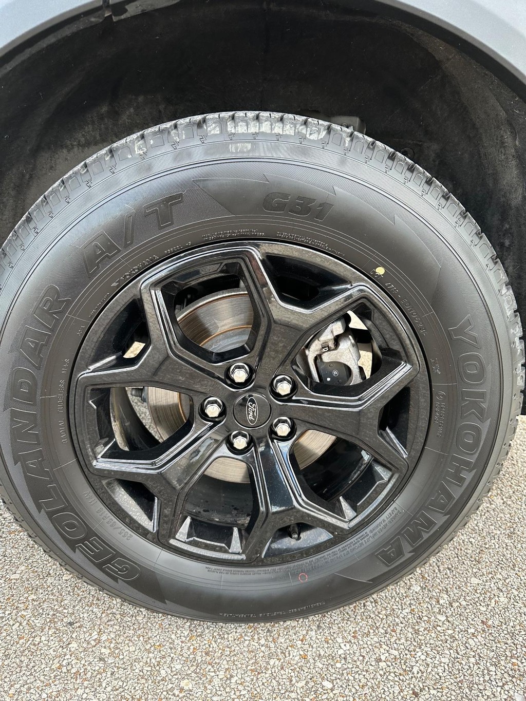 Ford Explorer Vehicle Full-screen Gallery Image 12