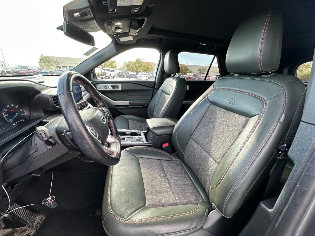 Ford Explorer Vehicle Full-screen Gallery Image 14