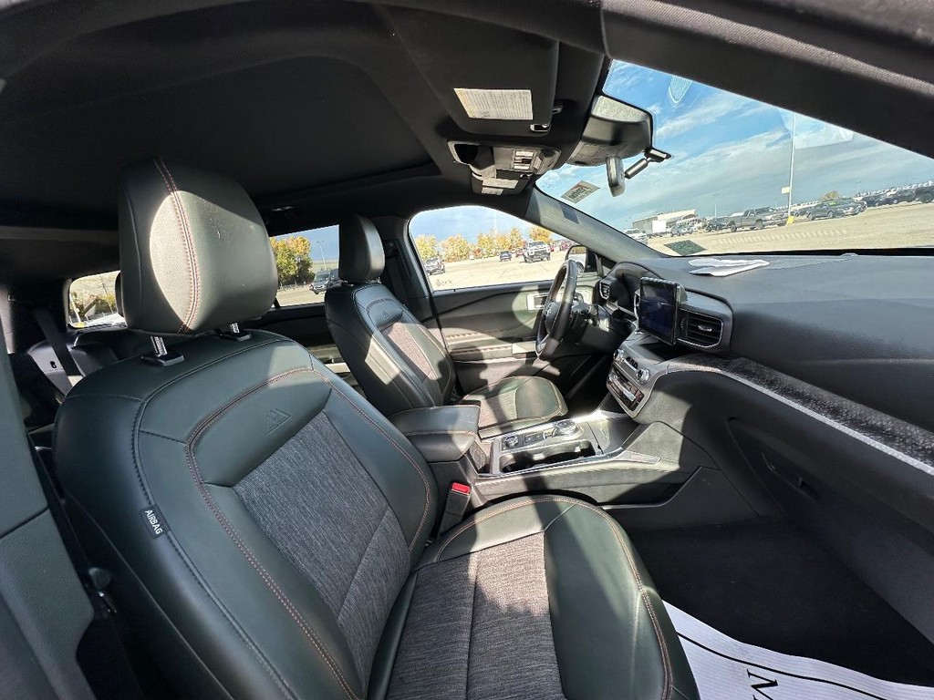 Ford Explorer Vehicle Full-screen Gallery Image 17