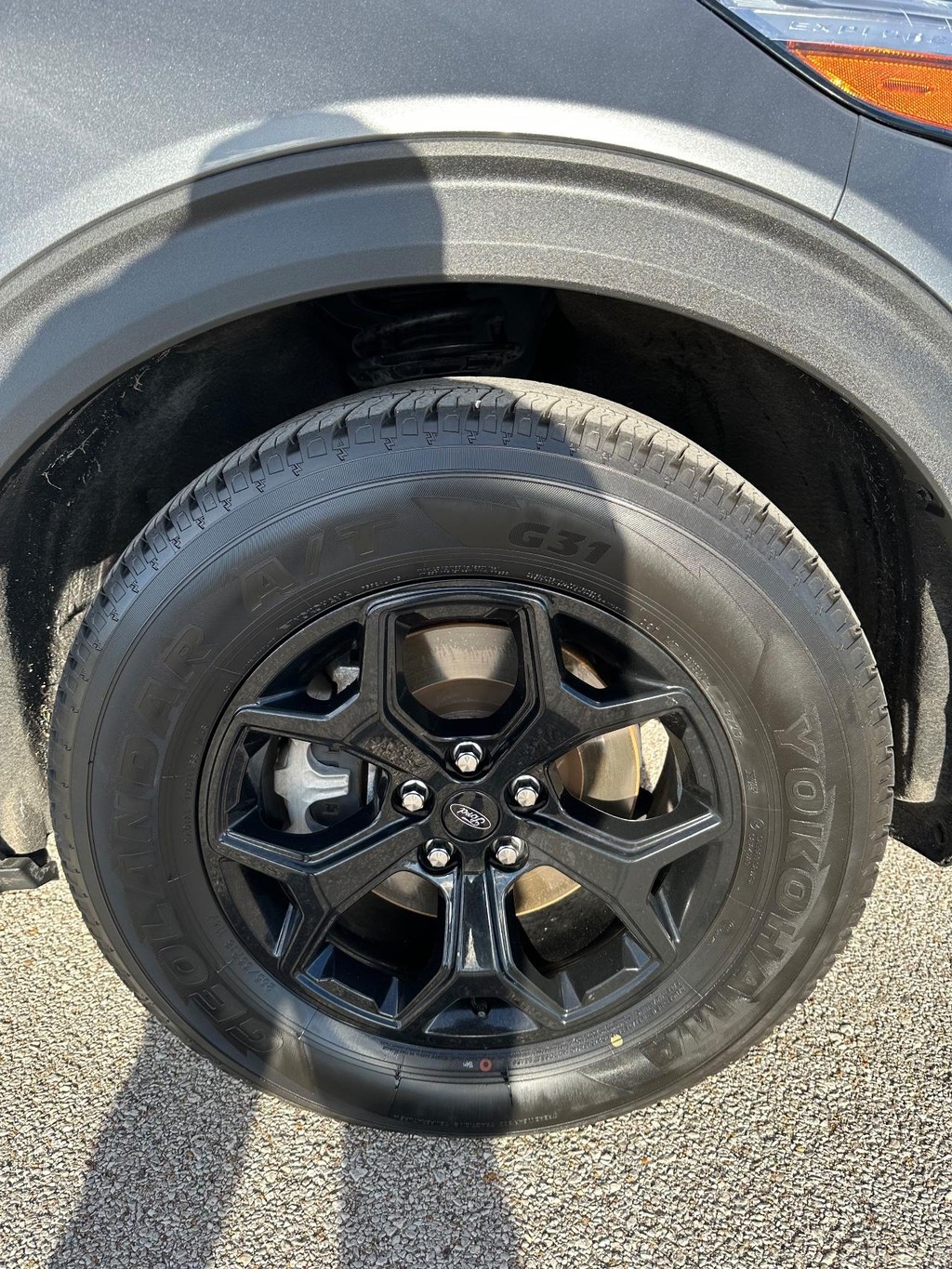 Ford Explorer Vehicle Full-screen Gallery Image 18