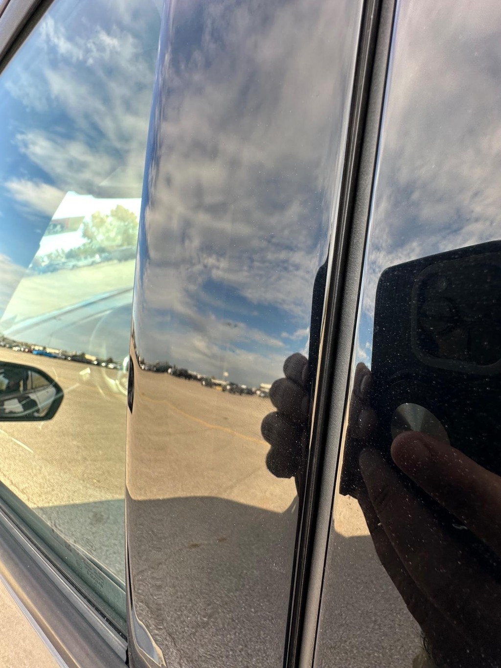 Ford Explorer Vehicle Full-screen Gallery Image 19