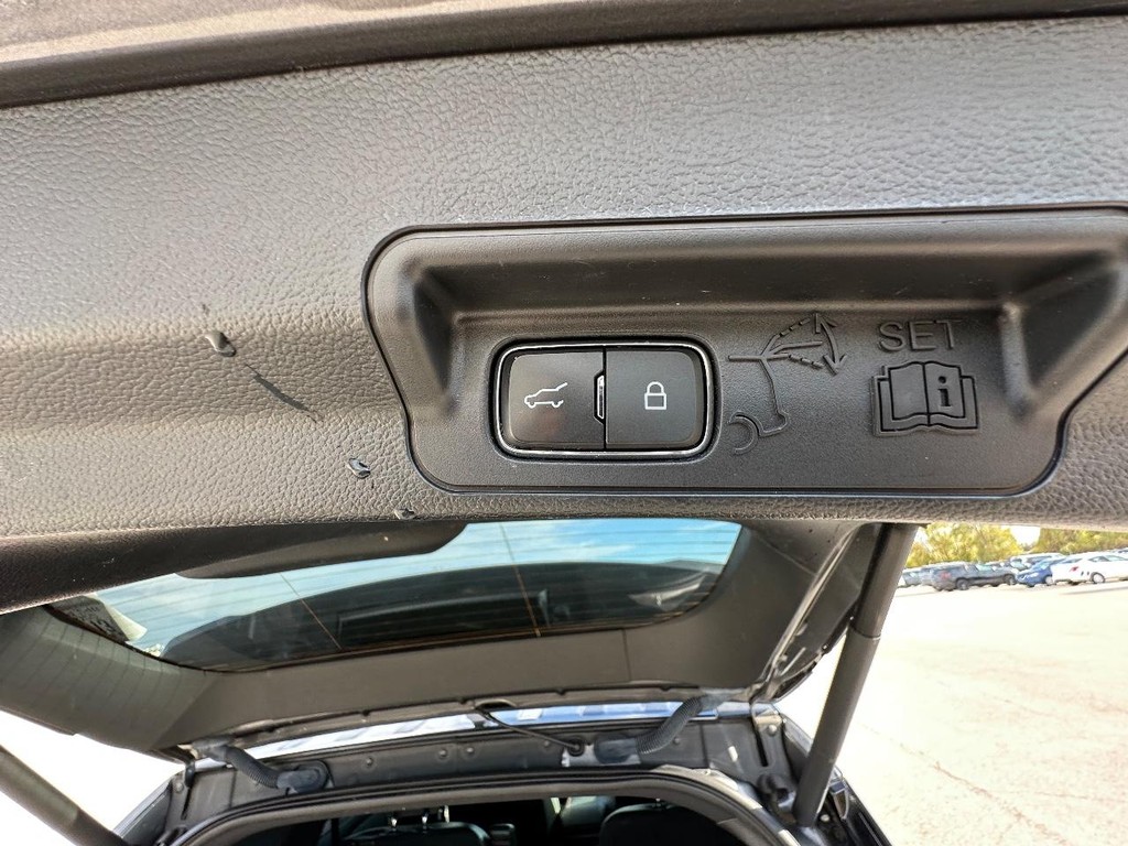 Ford Explorer Vehicle Full-screen Gallery Image 20