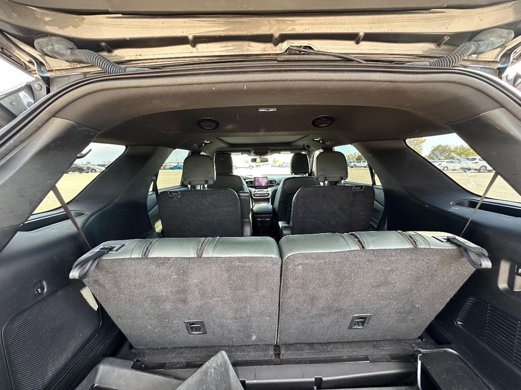 Ford Explorer Vehicle Full-screen Gallery Image 21