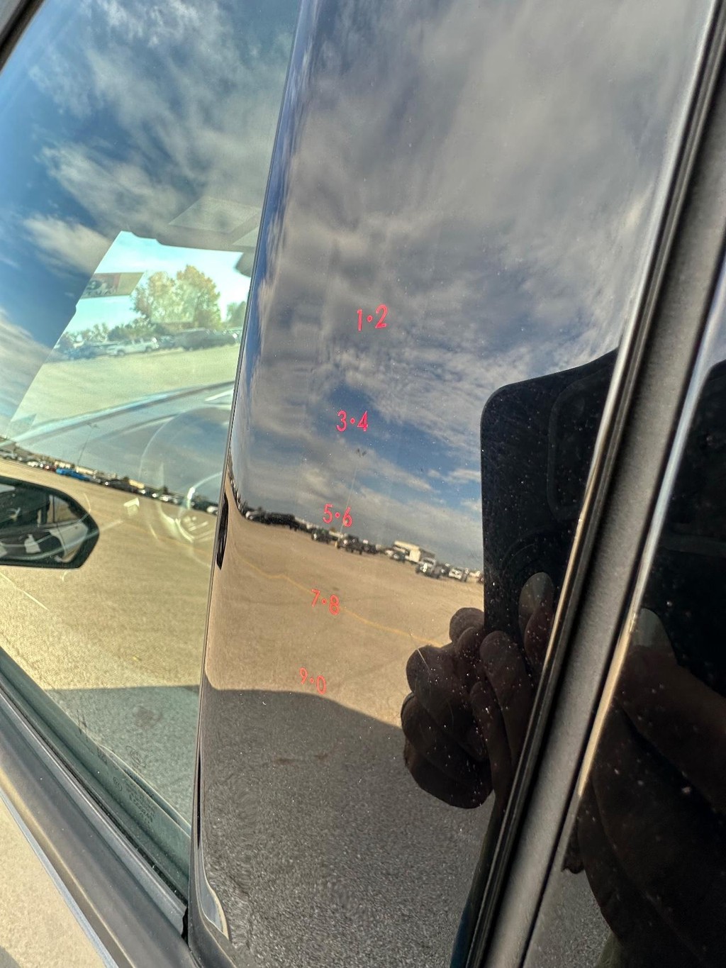 Ford Explorer Vehicle Full-screen Gallery Image 24