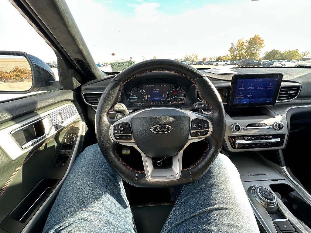 Ford Explorer Vehicle Full-screen Gallery Image 27