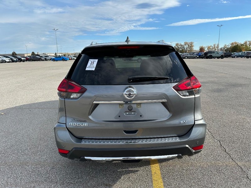 2019 Nissan Rogue SV photo 4
