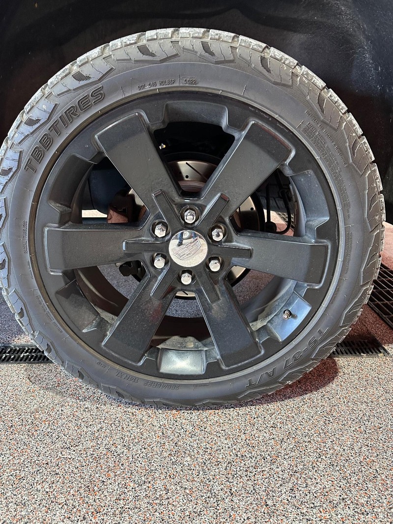 Cadillac Escalade ESV Vehicle Full-screen Gallery Image 10