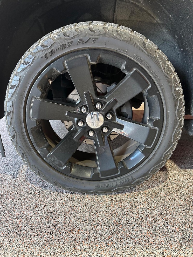 Cadillac Escalade ESV Vehicle Full-screen Gallery Image 11