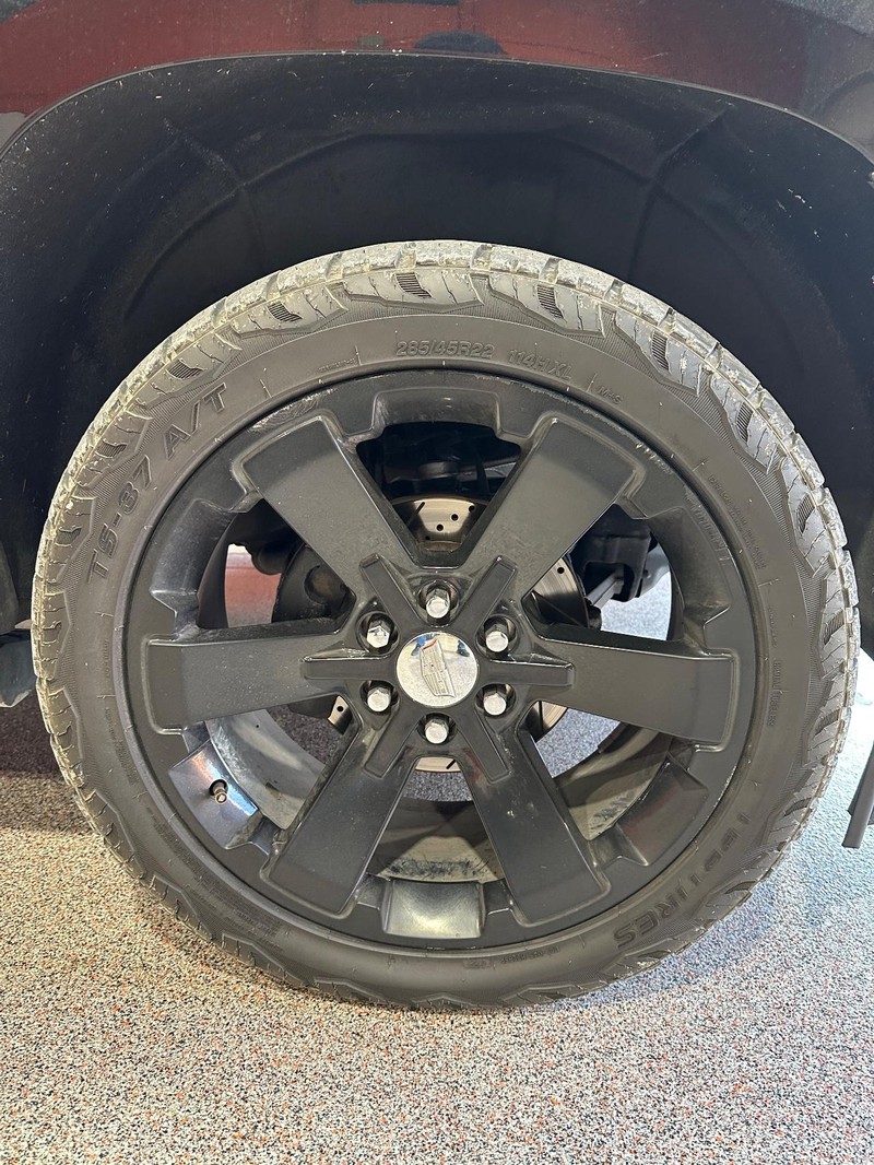 Cadillac Escalade ESV Vehicle Full-screen Gallery Image 16