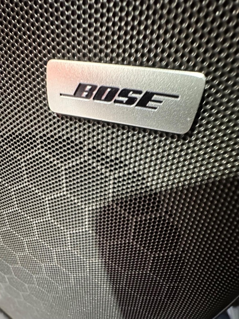 Cadillac Escalade ESV Vehicle Full-screen Gallery Image 31