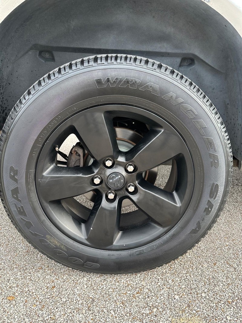 Ram 1500 Vehicle Full-screen Gallery Image 13