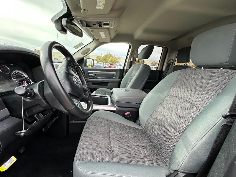 Ram 1500 Vehicle Full-screen Gallery Image 14