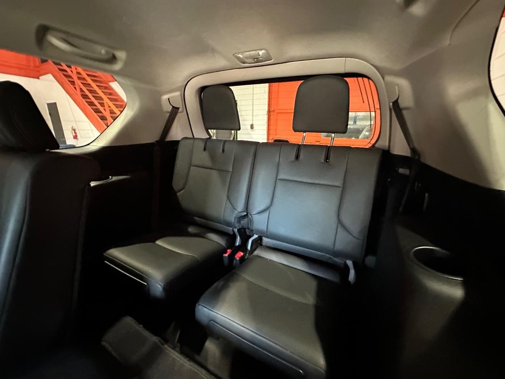 Lexus GX 460 Vehicle Full-screen Gallery Image 13