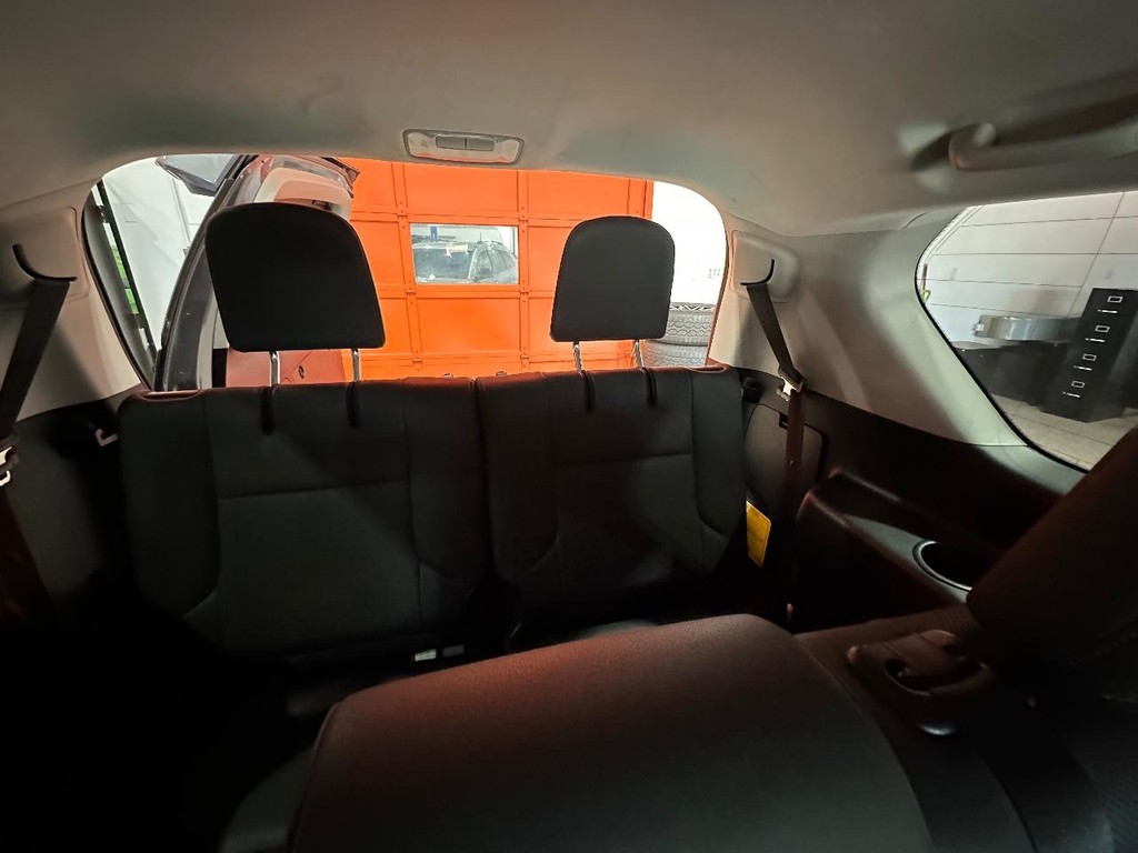 Lexus GX 460 Vehicle Full-screen Gallery Image 22