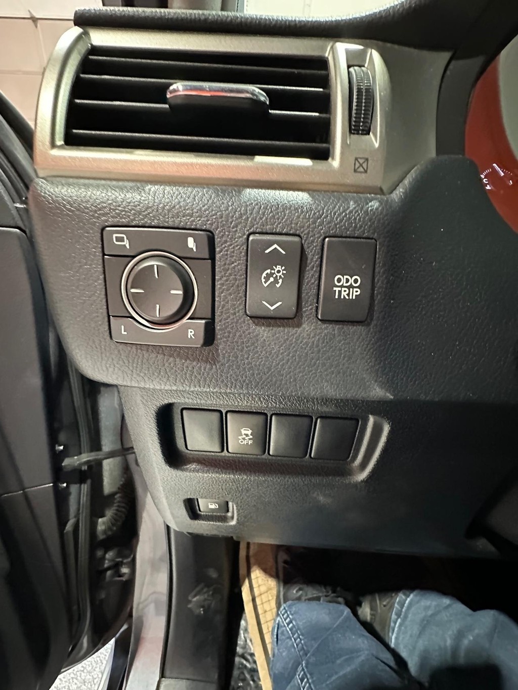 Lexus GX 460 Vehicle Full-screen Gallery Image 26