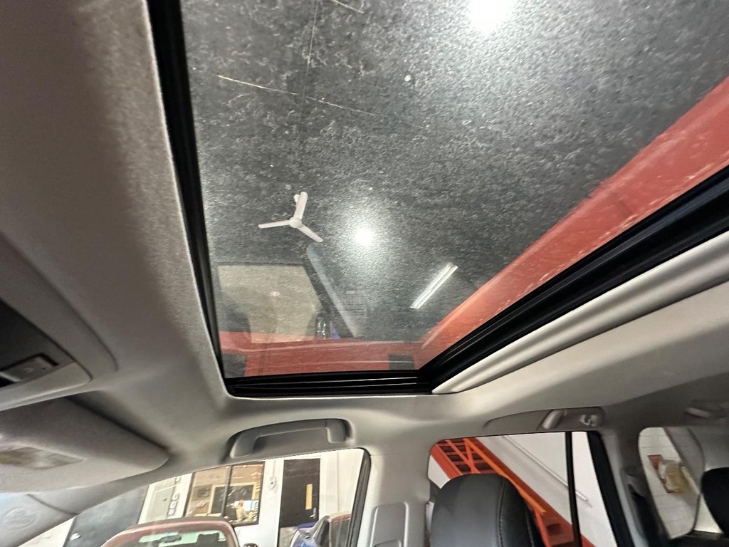 Lexus GX 460 Vehicle Full-screen Gallery Image 28