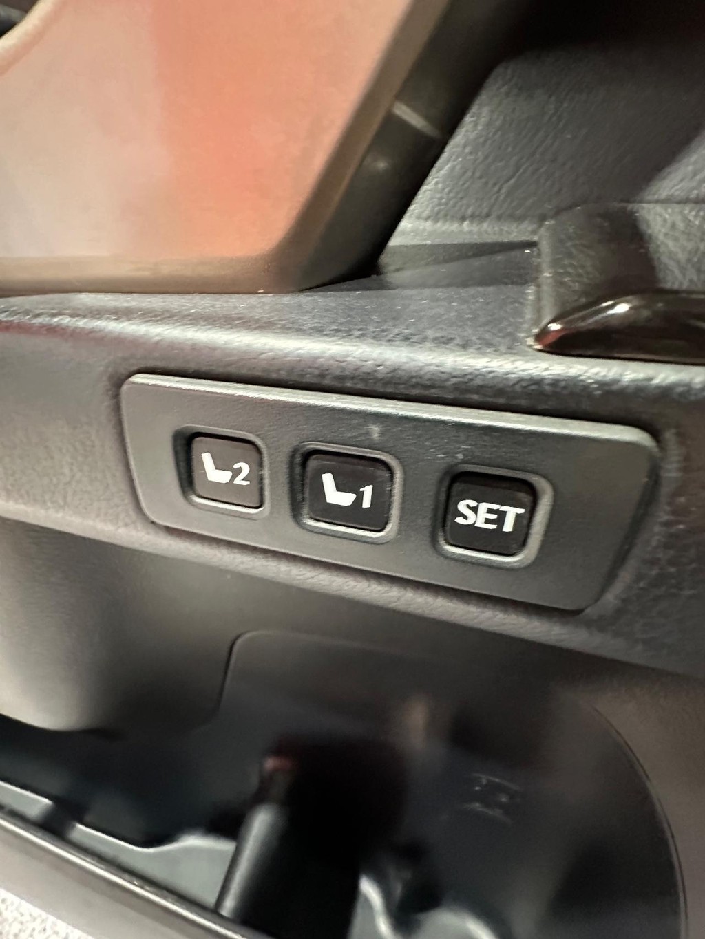 Lexus GX 460 Vehicle Full-screen Gallery Image 31