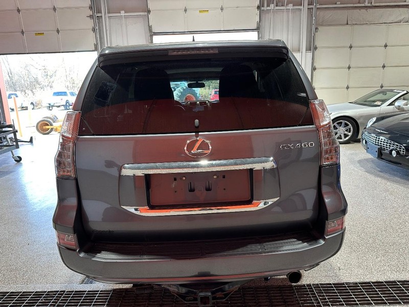Lexus GX 460 Vehicle Full-screen Gallery Image 2