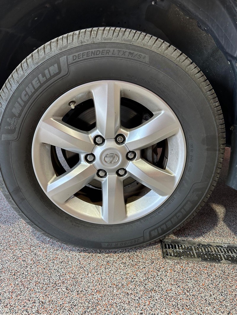 Lexus GX 460 Vehicle Full-screen Gallery Image 9