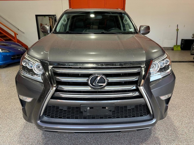 Lexus GX 460 Vehicle Full-screen Gallery Image 10