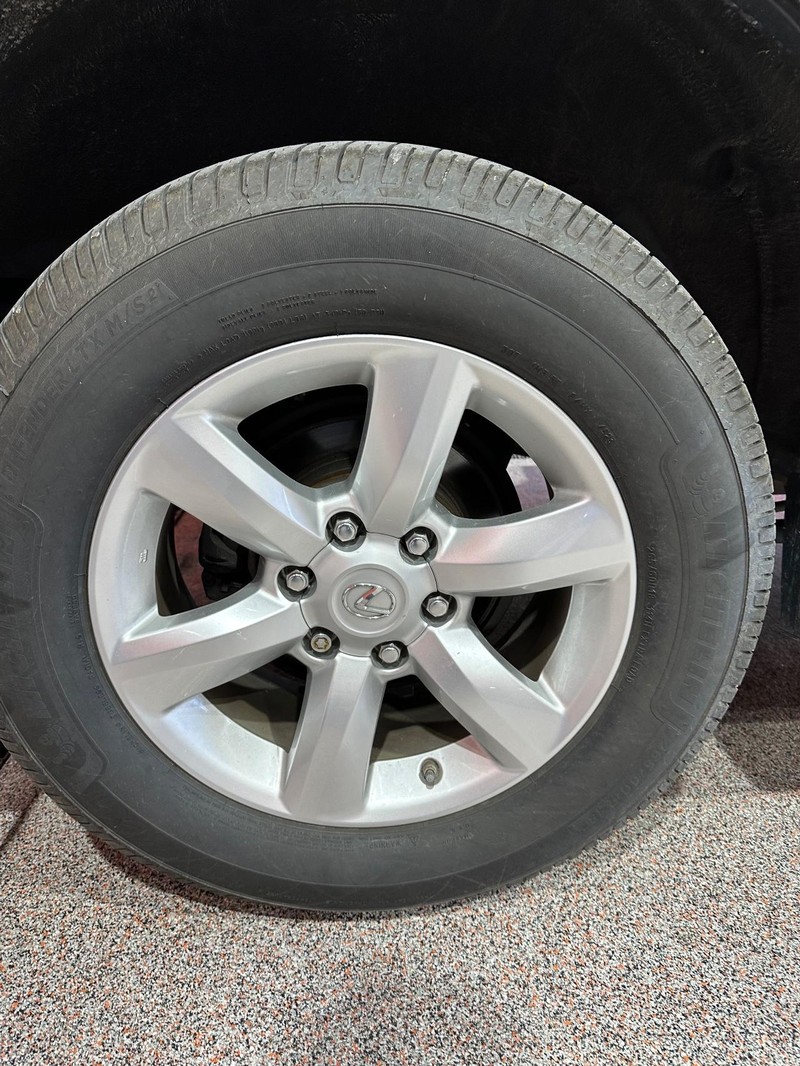 Lexus GX 460 Vehicle Full-screen Gallery Image 14