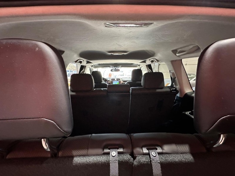 Lexus GX 460 Vehicle Full-screen Gallery Image 20